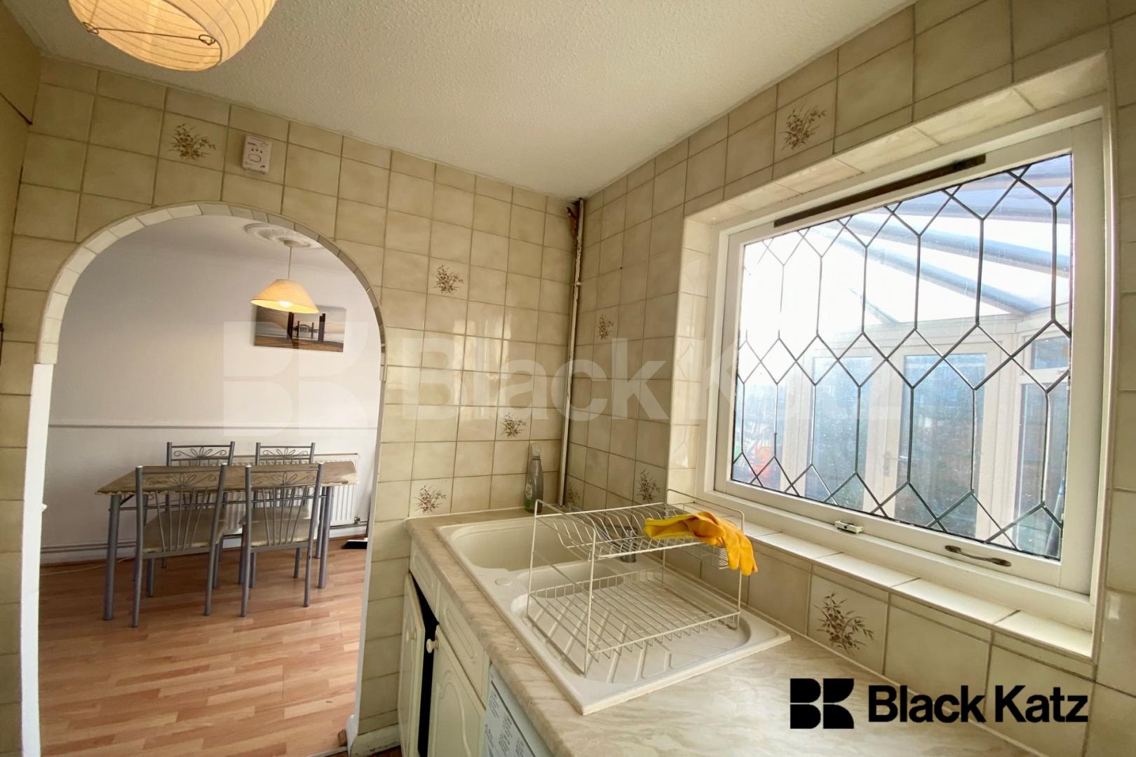 Two bedroomed house with study room, conservatory, parking & charming garden   Kinburn Street, Rotherhithe/Canada Water. 